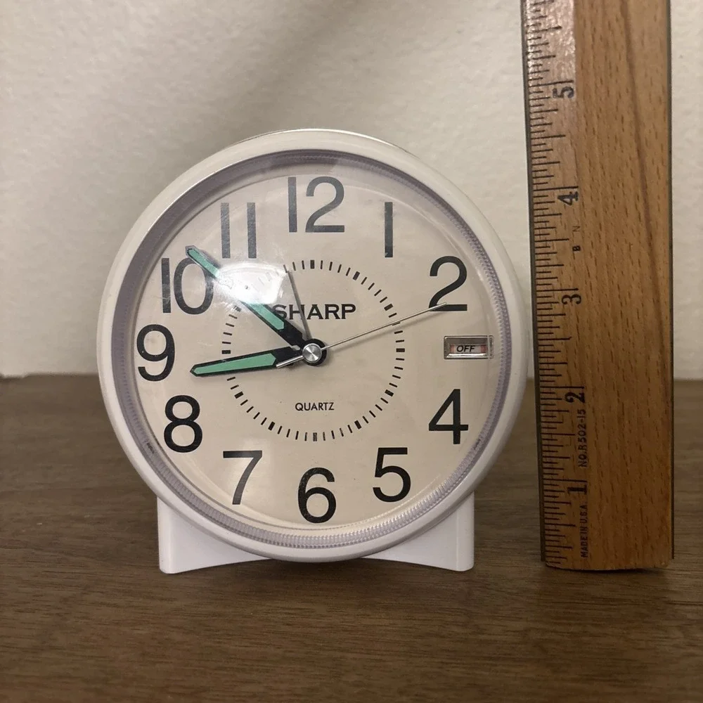 Sharp SPC127A Quartz Analog Alarm Clock W/ Glow In‎ The Dark Hands - Works